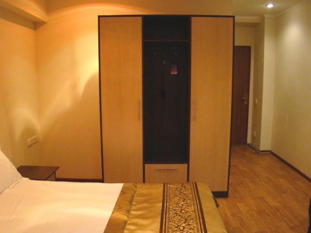 Kausar Hotel Almaty Room photo