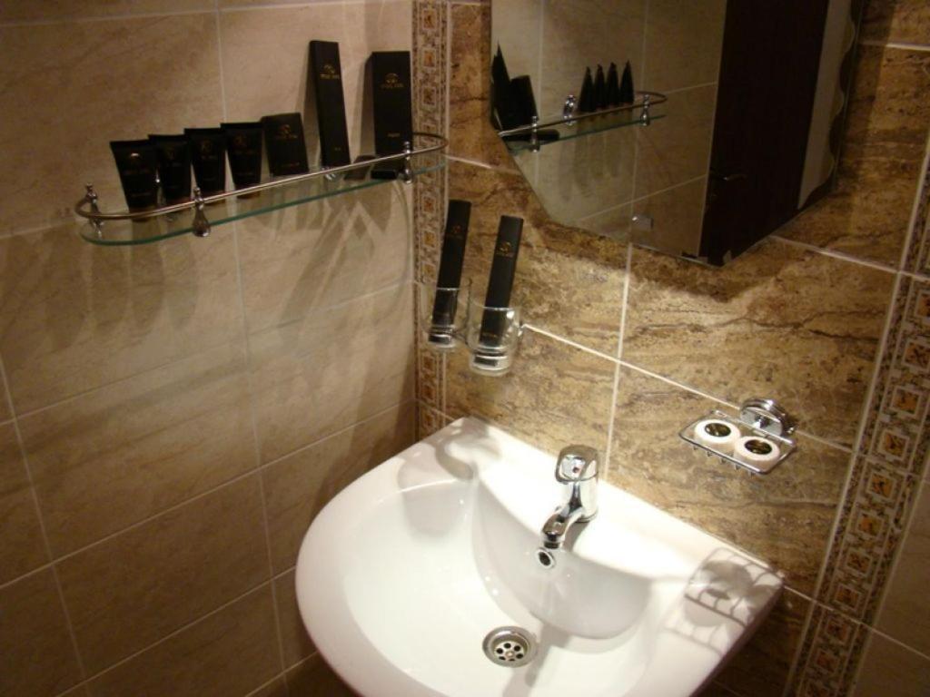 Kausar Hotel Almaty Room photo