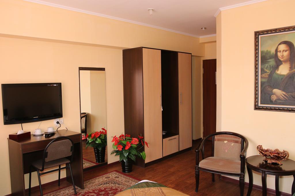 Kausar Hotel Almaty Exterior photo
