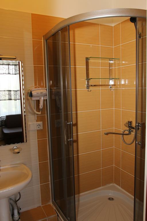 Kausar Hotel Almaty Room photo